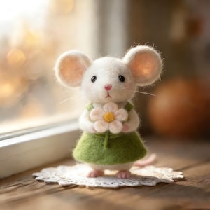 Ręcznie robiona figurka myszy z filcu igłowego | Różne stroje i przytulny wełniany towarzysz | Uroczy dodatek do biurka, prezent na półkę dla miłośników zwierząt