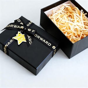 If you need separate gift box packaging, please order this link.