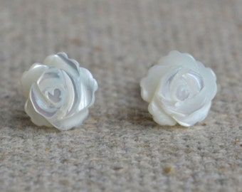 8 mm Blomörhängen, Vita Snäckrosörhängen