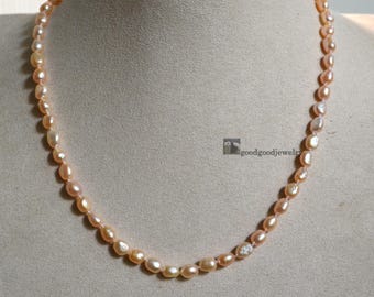 Collier Perles Tons Beige Et Rose - Or 18 Carats - Occasion En Excellent état (rarement Porté)