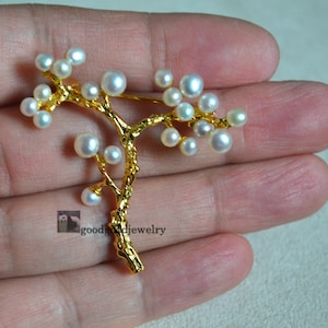 White Pearl Brooch, Gold Brooch, Freshwater Pearl Brooch, Tree Brooch, Small Pearl Brooch, brotheroch, real pearl brooch