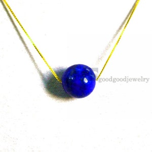 Naturligt lapis lazuli-hänge, förgylld kedja i sterlingsilver, flytande halsband