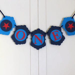 Banner para el primer cumpleaños de un niño: "Tengo un año"; banner con nombre personalizado