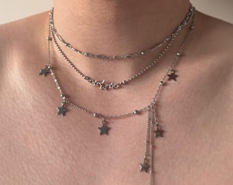 Halsband med stjärnberlock, silverfärgat stjärnhalsband med flera lager, elegant himmelskt halsband, asymmetriskt choker med år 2000-tal, present till henne