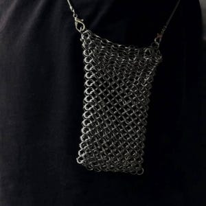 Handgjord ringbrynjad nätväska för telefon, Y2K grunge pärlstavfodral för nät, punk gotisk mobiltelefonväska, silverfärgad mini streetwear unisex metall axelrem 1
