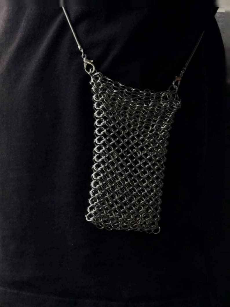 Handgjord ringbrynjad nätväska för telefon, Y2K grunge pärlstavfodral för nät, punk gotisk mobiltelefonväska, silverfärgad mini streetwear unisex metall axelrem 1