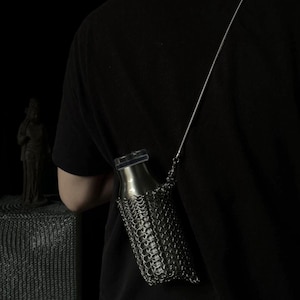 Handgjord ringbrynjad nätväska för telefon, Y2K grunge pärlstavfodral för nät, punk gotisk mobiltelefonväska, silverfärgad mini streetwear unisex metall axelrem bild 3