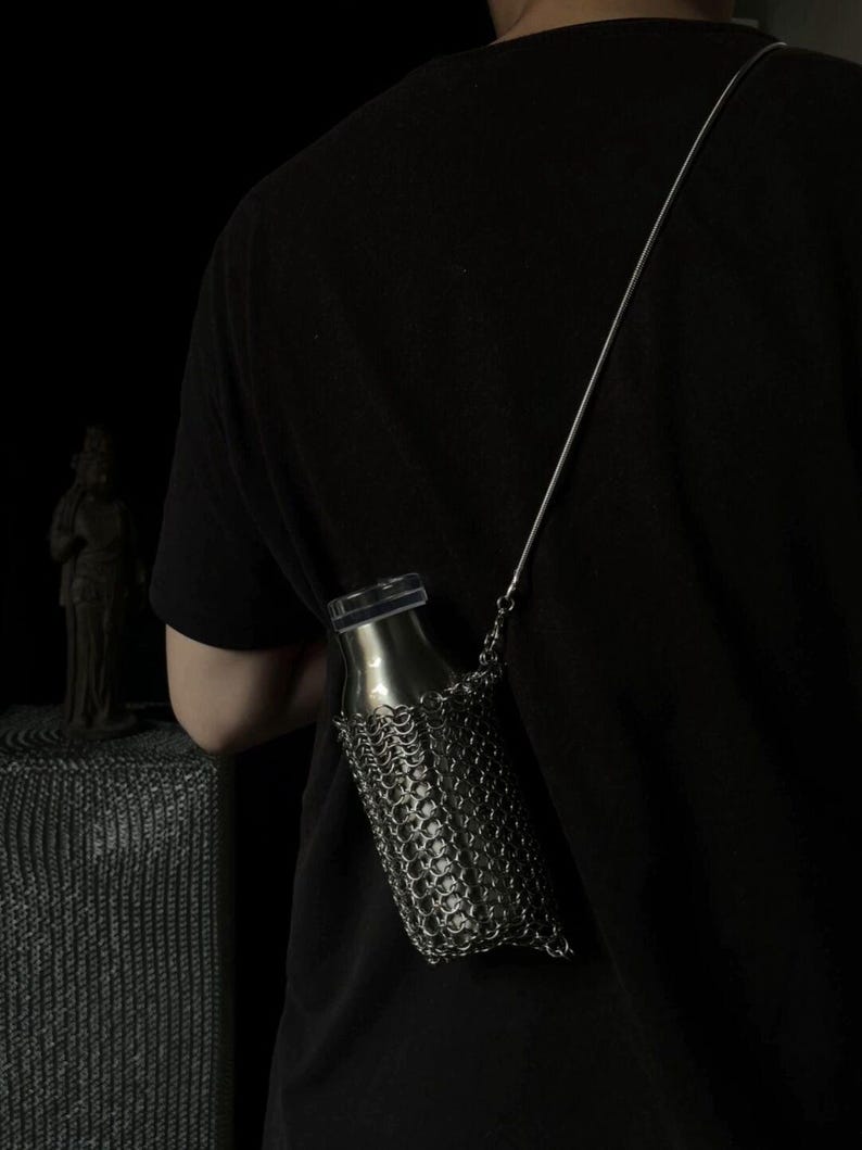 Handgjord ringbrynjad nätväska för telefon, Y2K grunge pärlstavfodral för nät, punk gotisk mobiltelefonväska, silverfärgad mini streetwear unisex metall axelrem bild 3