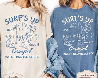 Camiseta Coastal Cowgirl para Despedida de Solteira, Viagem Surf's Up para a Praia no Oeste