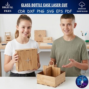 Puede incluir: Un conjunto de archivos digitales para un estuche de botella de vidrio cortado con láser, incluyendo formatos CDR, DXF, PNG, SVG, EPS y PDF. El diseño presenta una caja cuadrada de madera con un recorte en forma de cruz y un portador abierto.