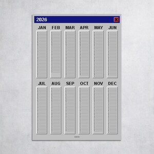 Könnte beinhalten: Ein grauer Kalender für 2026 mit einem Retro-Computer-Interface-Design. Der Kalender zeigt die Monate von Januar bis Dezember, jeweils mit einer vertikalen Spalte nummerierter Tage. Die obere Leiste zeigt "2026" und enthält eine rote "X" Schließen-Schaltfläche.