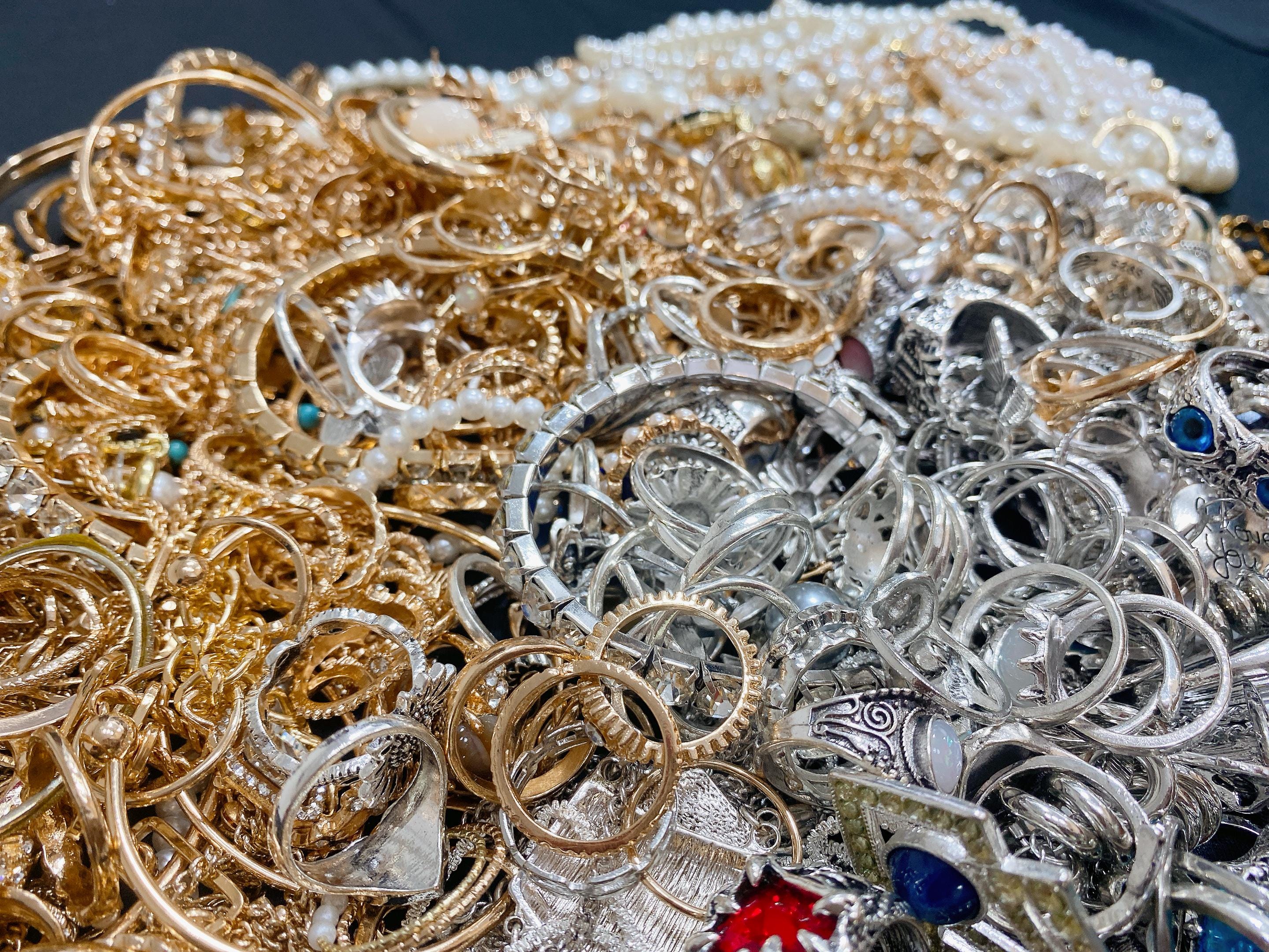 Thrifted jewelry mystery box - Etsy 日本