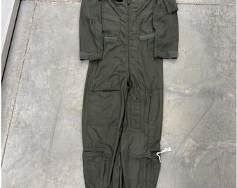 Vintage CWU-27P Military Flying Coveralls Sage Green Flight Suit 36R Serval Zip