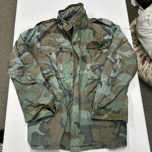 Military M-65 Field Jacket Mens medium Long Camo Distressed Woodland Camouflage