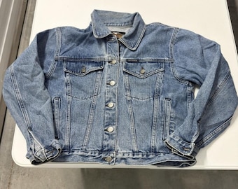 Harley Davidson womans Denim Trucker Jacket Blue Medium Wash Bar & Shield Logo