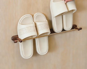 An der Wand befestigter Pantoffelhalter aus Nussbaum: Handgefertigter Schuhhalter aus Holz und Stahl, Bodentrockner, Wandhalter für Badezimmer und Eingangsbereich
