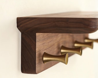 Massivholz Garderobe Regal mit Messinghaken: Eingangsbereich, moderner Stil