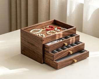 Schmuckschatulle aus massivem Nussbaumholz mit Schubladen und Samt ausgekleidet, Messinggriffe
