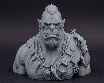 Busto de caudillo orco masculino de 110 mm / Miniatura de fantasía impresa en 3D sin pintar / Pieza de exhibición para aficionados a la pintura / Pedestal estándar o temático