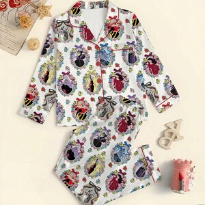 Pode incluir: Uma placa de madeira r&uacute;stica com o texto "Welcome to our home" em letras brancas. A placa apresenta um acabamento desgastado e um design simples e convidativo, perfeito para a decora&ccedil;&atilde;o da entrada.