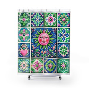Zasłona prysznicowa z płytek inspirowana słońcem Talavera | Kolorowa mozaika kwiatowa z mandalą w łazience