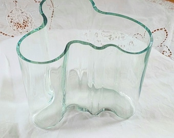 Alvar Aalto Savoy Glass Vase, Signed Dated 1998, Karhula Iittala, light green