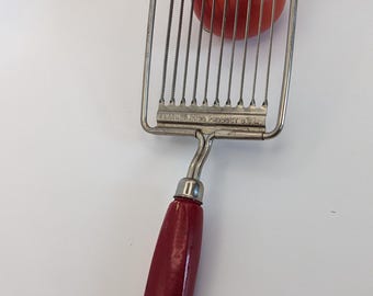 Vintage tomato slicer with serrated edges and wooden handle 1960s