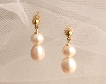 Pendientes modernos de perlas apiladas / Pendientes minimalistas para el día a día / Pendientes apilados de perlas de agua dulce / Joyería moderna para bodas