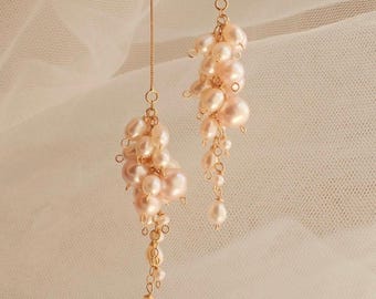 Pendientes de glicinia en plena floración / Pendientes de perlas y glicinia en color marfil rosado / Pendientes colgantes de oro laminado de 14 quilates / Pendientes de novia / Joyería romántica