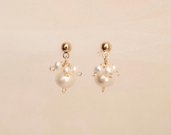 Pendientes Baby Bud Drop Wisteria / Pendientes de perlas Wisteria blanco marfil / Chapado en oro de 14 quilates / Joyería nupcial / Regalos para damas de honor