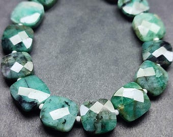 Cuentas de cojín facetadas de esmeralda: tira de 20 cm para la fabricación de joyas.