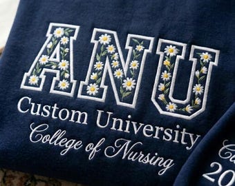 Personalized Daisy College Sweatshirt, Custom University Name Embroidered Crewneck, Floral College Sweatshirt, Class of 2026 Grad Gift