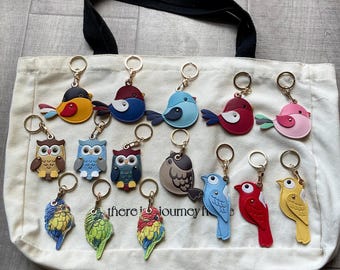 Bird-Shaped Airtag Holder, Custom Name Leather Keychain, Cute Backpack Charm Gift For Students.