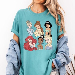 Comfort ColorÂ® Retro Disneyland Princess Shirt, Disneyland Girl Trip Tee, Disneyland Group Shirt, Disneyland Cinderella Snow White Ariel afbeelding 5