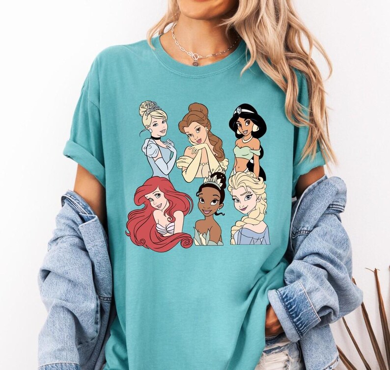 Comfort ColorÂ® Retro Disneyland Princess Shirt, Disneyland Girl Trip Tee, Disneyland Group Shirt, Disneyland Cinderella Snow White Ariel afbeelding 5