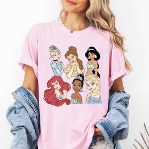 Comfort ColorÂ® Retro Disneyland Princess Shirt, Disneyland Girl Trip Tee, Disneyland Group Shirt, Disneyland Cinderella Snow White Ariel afbeelding 4