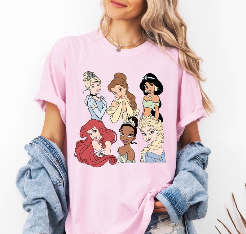 Comfort ColorÂ® Retro Disneyland Princess Shirt, Disneyland Girl Trip Tee, Disneyland Group Shirt, Disneyland Cinderella Snow White Ariel afbeelding 4