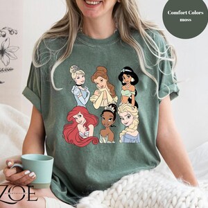 Comfort ColorÂ® Retro Disneyland Princess Shirt, Disneyland Girl Trip Tee, Disneyland Group Shirt, Disneyland Cinderella Snow White Ariel afbeelding 3