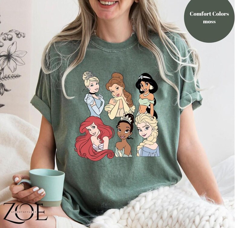 Comfort ColorÂ® Retro Disneyland Princess Shirt, Disneyland Girl Trip Tee, Disneyland Group Shirt, Disneyland Cinderella Snow White Ariel afbeelding 3