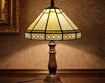 Handmontierte Tischlampe im Tiffany-Stil | Geometrischer Lampenschirm aus Buntglas, 14,2 "Hoch