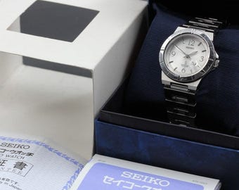 Near MINT SEIKO Lukia 4F32-0130 Silver Quartz 30mm Ladies Watch