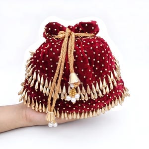 Potli fait main en velours, broderie de perles d'or, sac à main nuptiale avec cordon
