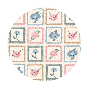 Peut inclure: Motif floral répété en forme de cercle. Chaque carré contient une illustration florale différente en bleu, rose et vert, sur fond crème. Les carrés sont encadrés de bordures décoratives, créant un style vintage.