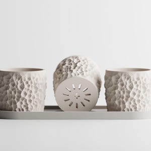 Set di tre vasi Piccola Trio con vassoio – Vasi moderni e texturizzati per piante grasse / Decorazione minimalista per piante da interno