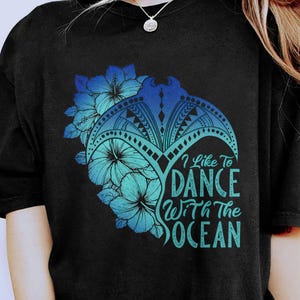 Mi piace ballare con l'oceano, maglietta nonna Tala, maglietta Moana, maglietta nonna Disney, regali per la festa della mamma, maglietta razza Moana immagine 1