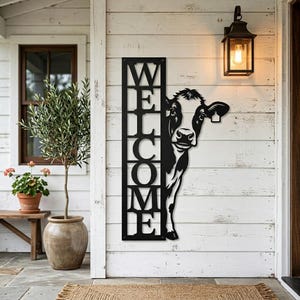 Panneau métallique « Bienvenue vache » | Décoration murale verticale pour porche ou porte d'entrée de style ferme | Décoration vache Holstein | Cadeau animal de la ferme | Panneau champêtre