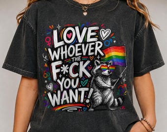 LGBTQ Love Whoever You Want Chemise Comfort Colors®, Mois de la fierté LGBTQ, T-shirt drapeau de la fierté du raton laveur, T-shirt LGBT Support, Droits de l'homme, Gay Pride