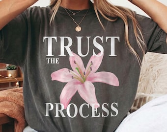 Camiseta con estampado de lirios "Confía en el proceso", sudadera floral inspiradora para mujer