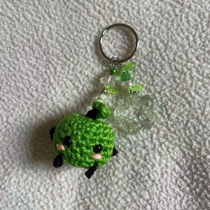 Junimo-Schlüsselanhänger – Stardew Valley Häkelidee | Handgefertigtes Amigurumi | Individuelle Farbwünsche | Süßes Geschenk für Gamer
