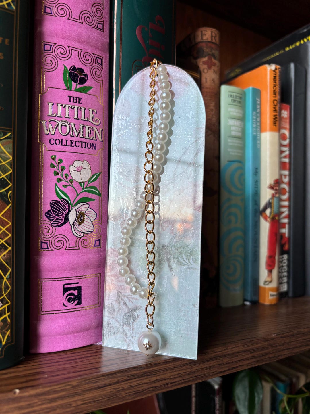 Handcrafted Pearl and Gold Chain Bookmark – Literary Accessory - Etsy